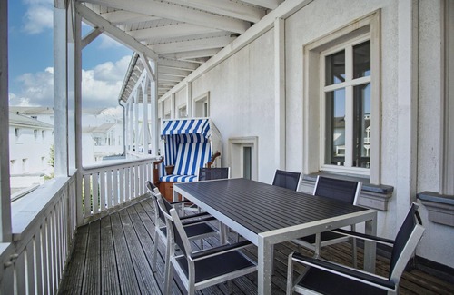 Gohren Apartment | Balcony, free use of the AHOI adventure pool and sauna -Residenz Strandeck FeWo01