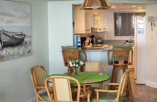 Sand Key Condo | BALCONY HEATED POOL SPA GRILL OCT 18-NOV 1 DEC 7-JAN 17 FEB 28-MAR 28 DISCOUNT