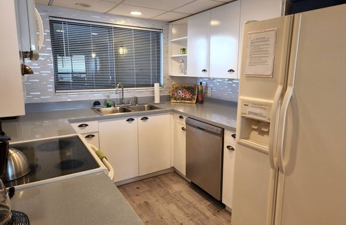 Sand Key Condo | BALCONY HEATED POOL SPA GRILL OCT 18-NOV 1 DEC 7-JAN 17 FEB 28-MAR 28 DISCOUNT