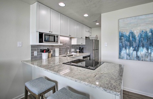 Hot Springs Condo | Balcony & Lake Access: Hot Springs Getaway!