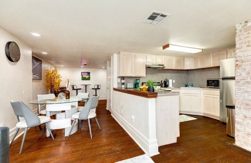 Galveston Apartment | Balcony Loft with Stunning Views Close to Cruise Ships & Harborside