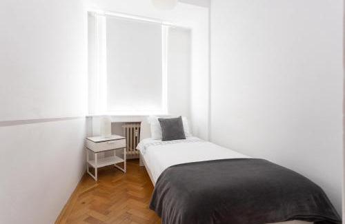 Wieden Apartment | Balcony Oasis Operastreet