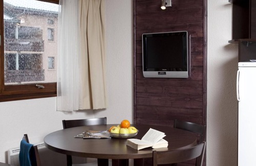 Lanslevillard Apartment | Balcony, parking, tv, ski locker, 35m², Val Cenis