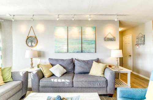 Port Aransas Apartment | Balcony, Pool and Beach Access Port Aransas Condo!