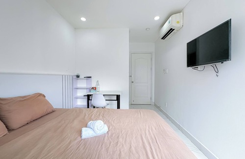 Phu My Hung Apartment | Balcony studio with chill rooftop in D7