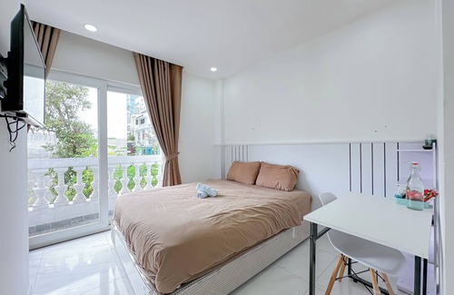 Phu My Hung Apartment | Balcony studio with chill rooftop in D7
