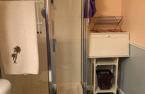 Northeast Virginia Beach Apartment | Balcony suite 3 blocks from oceanfront and convention center.