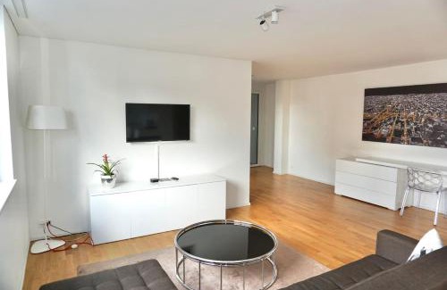Oerlikon Apartment | Balcony Suite in Central Zurich SH2,4R