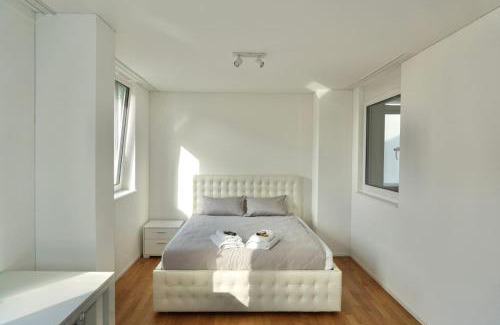 Oerlikon Apartment | Balcony Suite in Central Zurich SH2,4R
