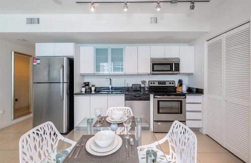 North Beach Apartment | Balcony w/Partial Ocean Views | Work Desk + Wi-Fi | Pool+ Hot Tub | Gym