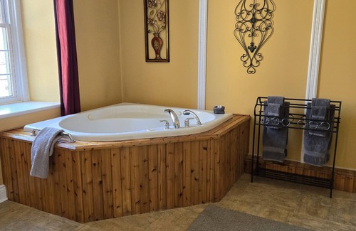 Merrickville Hotel | Baldachin Inn