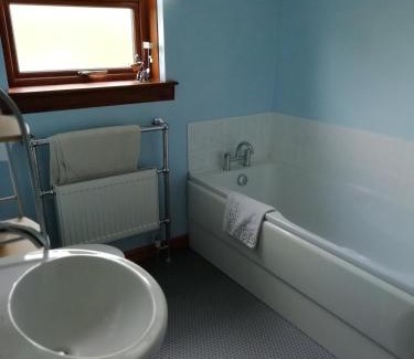 Leven Bed & Breakfast | Balhousie Farm Bed and Breakfast