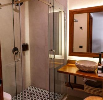 La Veleta Villa | Bali 4BR Villa w Pool, Rooftop Jacuzzi and BBQ