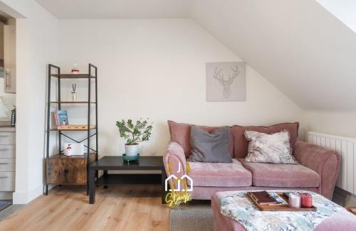 Ballater Apartment | Ballater Retreat - SJA Stays - Modern 1 Bed Apartment