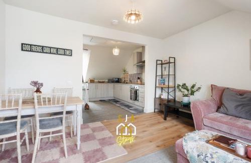 Ballater Apartment | Ballater Retreat - SJA Stays - Modern 1 Bed Apartment