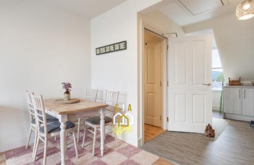Ballater Apartment | Ballater Retreat - SJA Stays - Modern 1 Bed Apartment