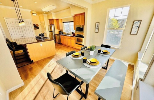 Northeast Reno House | Balloon Festival Terrace, M$ Views 4TVs, Sleeps 10