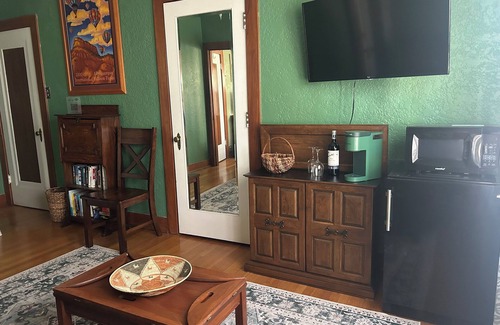 Silver Hill Apartment | Balloon Fiesta Ready! Private, Quiet Garden Suite - 8 miles to the park!