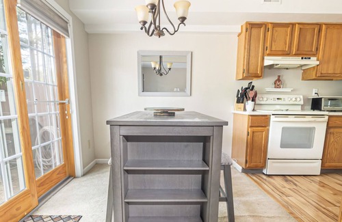 Geyser Crest House | Ballston Spa Townhome
