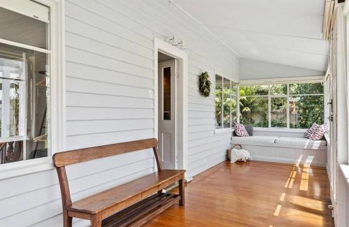 Kingston Beach House | 'Balmoral Cottage' A Kingston Beach Escape