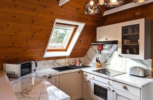 Almondbank Ski Chalet | Balor 1 - Hot Tub-Perth-Pets