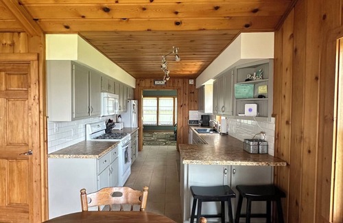 Balsam Lake House | Balsam Lake Sunset Cabin with WiFi & Sauna!