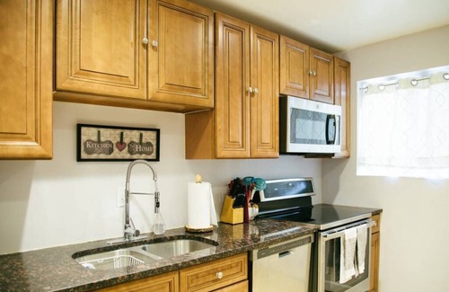Downtown Baltimore House | Balt-Amore! Spacious 4 bedroom that sleeps 10 comfortably