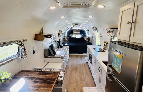Oak Apartment | Bama Breeze the Airstream