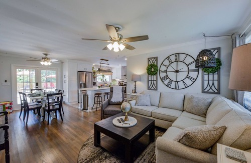Tuscaloosa House | Bama Cottage-Newly renovated with pool, games, playground and more!