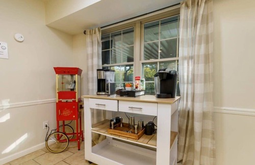Northport House | Bama Ranch | 4 Miles to Stadium | Sleeps 8
