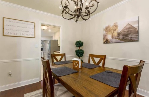 Northport House | Bama Ranch | 4 Miles to Stadium | Sleeps 8