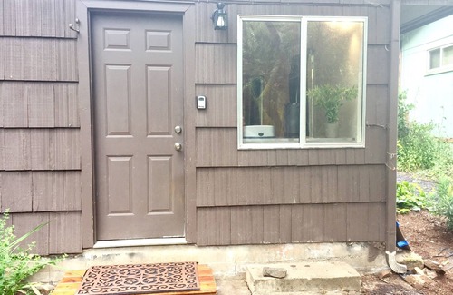 South Hills Apartment | Bamboo House Studio - Clean and Cozy Apartment ready just for you!