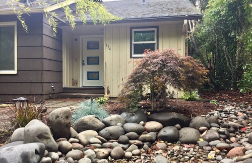 South Hills Apartment | Bamboo House Studio - Clean and Cozy Apartment ready just for you!