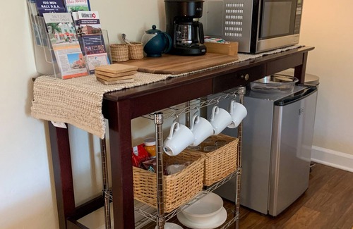 Bay St Louis Apartment | Bamboo Room Oasis Private King Guest Suite 5 Min to Beach & Casinos!