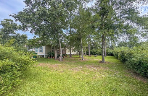 Bay St Louis Apartment | Bamboo Room Oasis Private King Guest Suite 5 Min to Beach & Casinos!