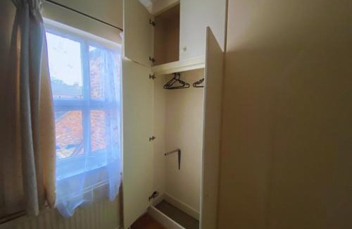 Banbury Apartment | Banbury House Sleeps 5 Walking Distance To The Station