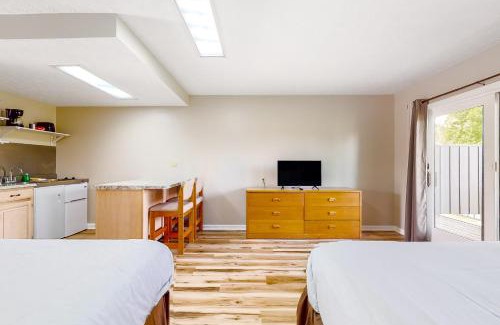 Baneberry Hotel | Baneberry Inn 6