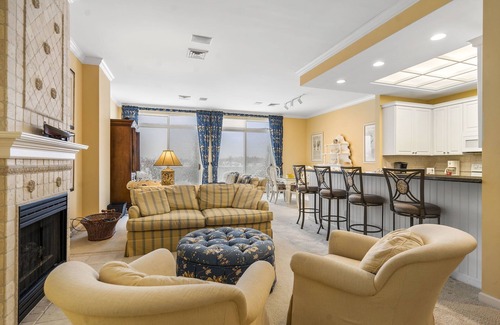 Harbor Springs Condo | Bank Penthouse Suite 12 - IN TOWN - Bay View! Elevator