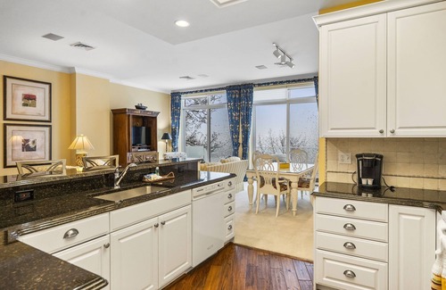 Harbor Springs Condo | Bank Penthouse Suite 12 - IN TOWN - Bay View! Elevator