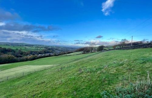 Barkisland House | Bank View next to the Fleece Countryside Inn