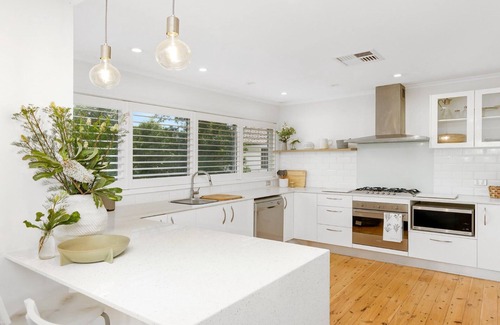 Wamberal House | BANKSIA HOUSE | pool, wifi | Accom Holidays