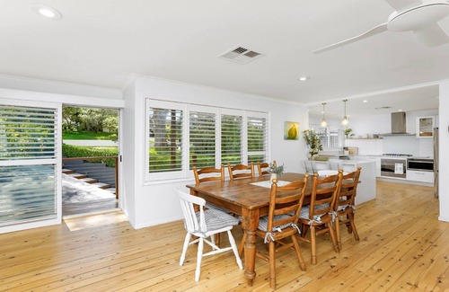 Wamberal House | BANKSIA HOUSE | pool, wifi | Accom Holidays