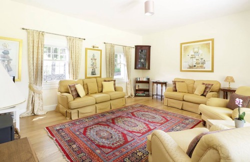 Newtyle Cottage | Bannatyne Lodge, NEWTYLE