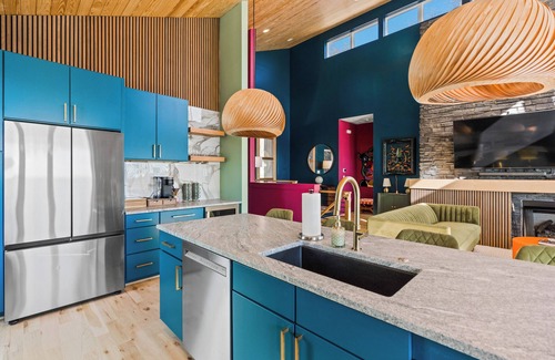 Sugar Mountain House | Banner Elk Black Lodge 4 Bed 3 Bath Soaring ceilings Hot Tub and Mtn Views