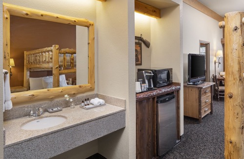 Rothschild Cabin | bantr Grand Hotel Wausau - Rothschild