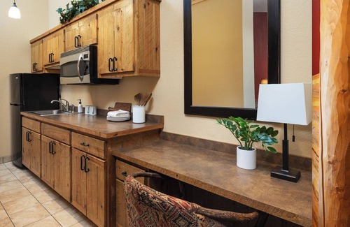 Rothschild Cabin | bantr Grand Hotel Wausau - Rothschild