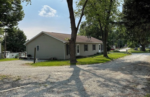 Warsaw Cottage | Barbee Hill, Lefty Lake Life