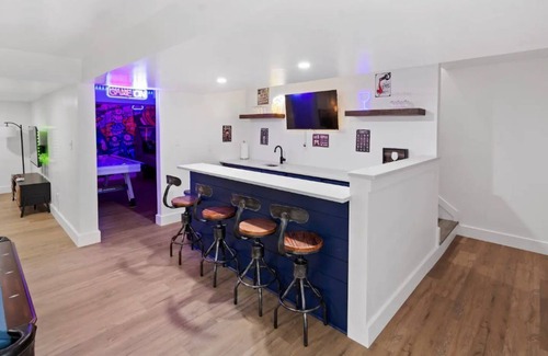 Athens House | Barcade Bungalow - Modern West Athens Hideaway