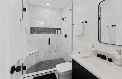 Athens House | Barcade Bungalow - Modern West Athens Hideaway