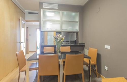 el Fort Pienc Apartment | Barcelona Center Flat: Shared Rooftop Pool for 8
